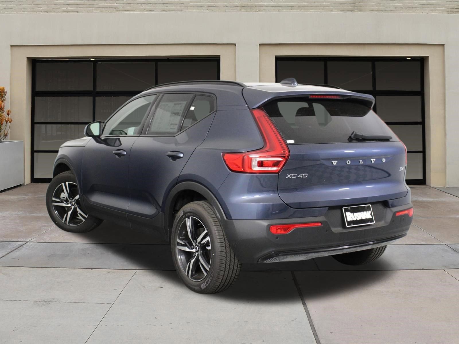 New 2026 Volvo XC40 B4 Core image 3