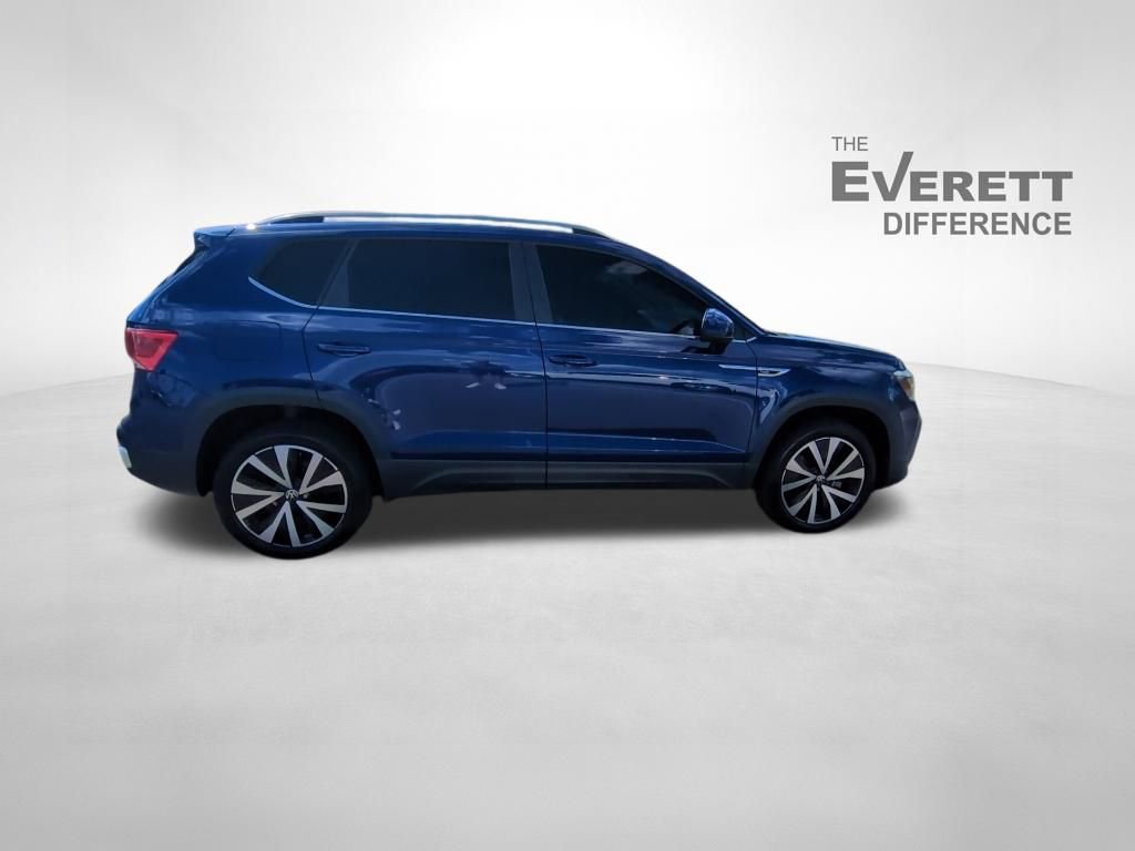 Used 2023 Volkswagen Taos SE image 3
