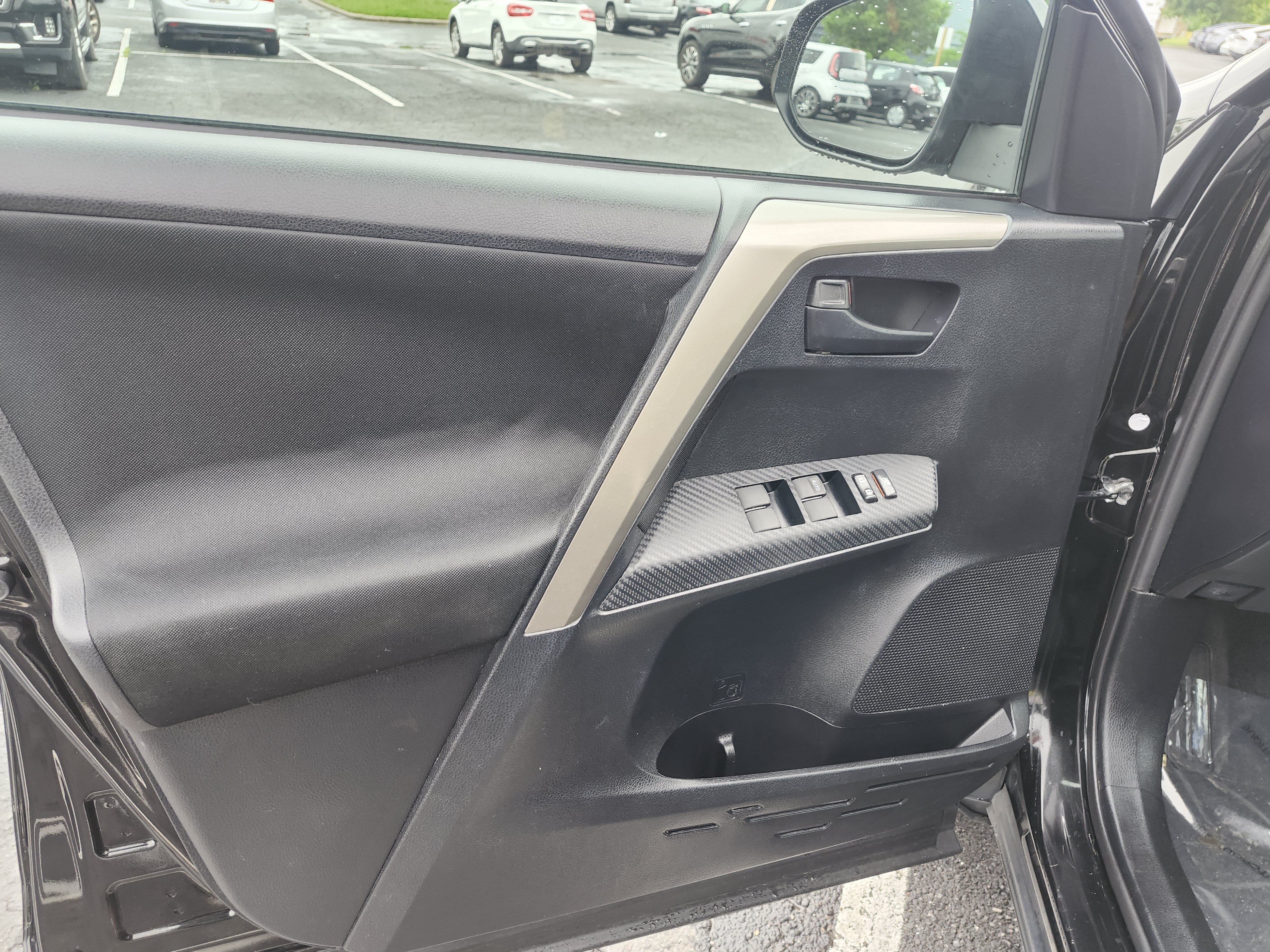 Used 2015 Toyota RAV4 LE FWD image 23