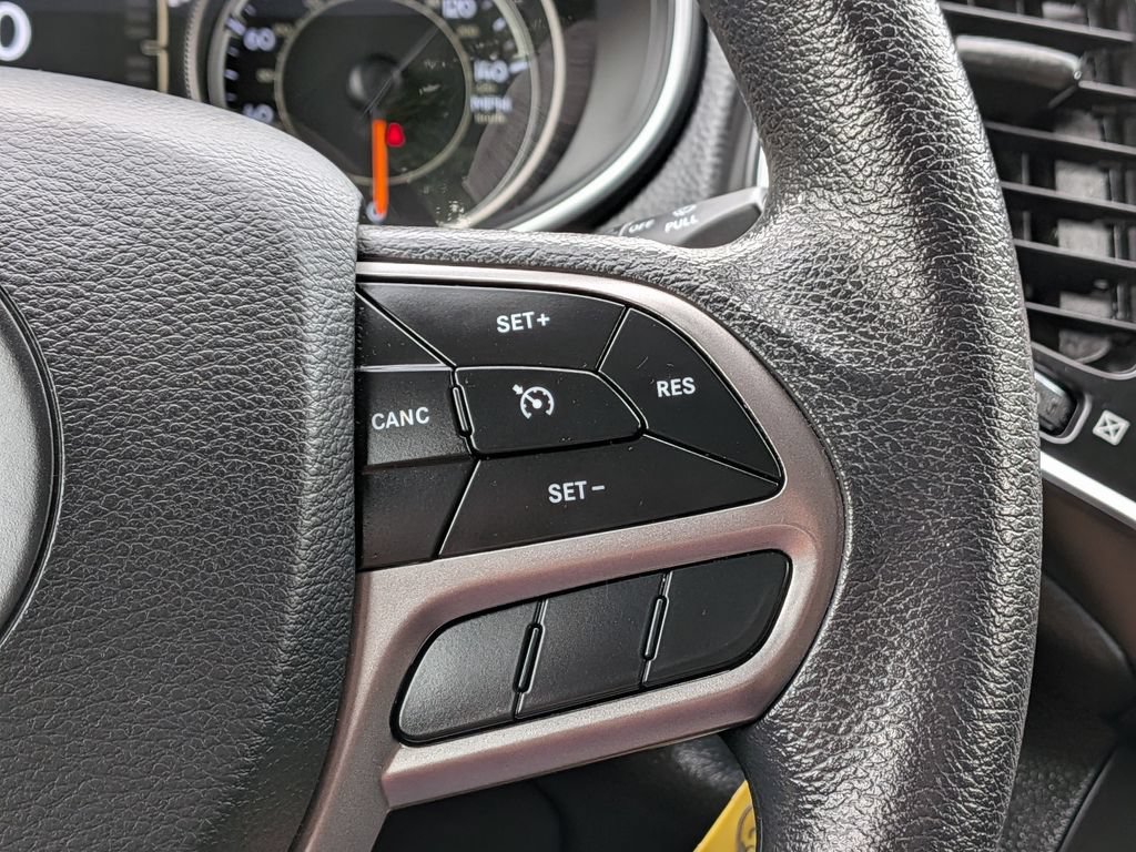 Used 2019 Jeep Cherokee Latitude w/ Popular Appearance Group FWD image 21