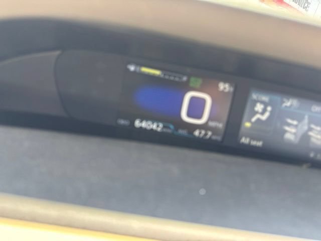 Used 2019 Toyota Prius XLE FWD image 6