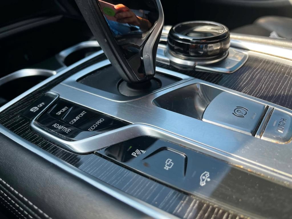 Used 2018 BMW 750i xDrive AWD/4WD image 37