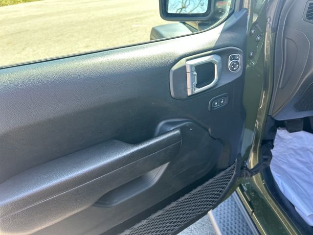 Used 2023 Jeep Wrangler Unlimited Rubicon AWD/4WD image 13