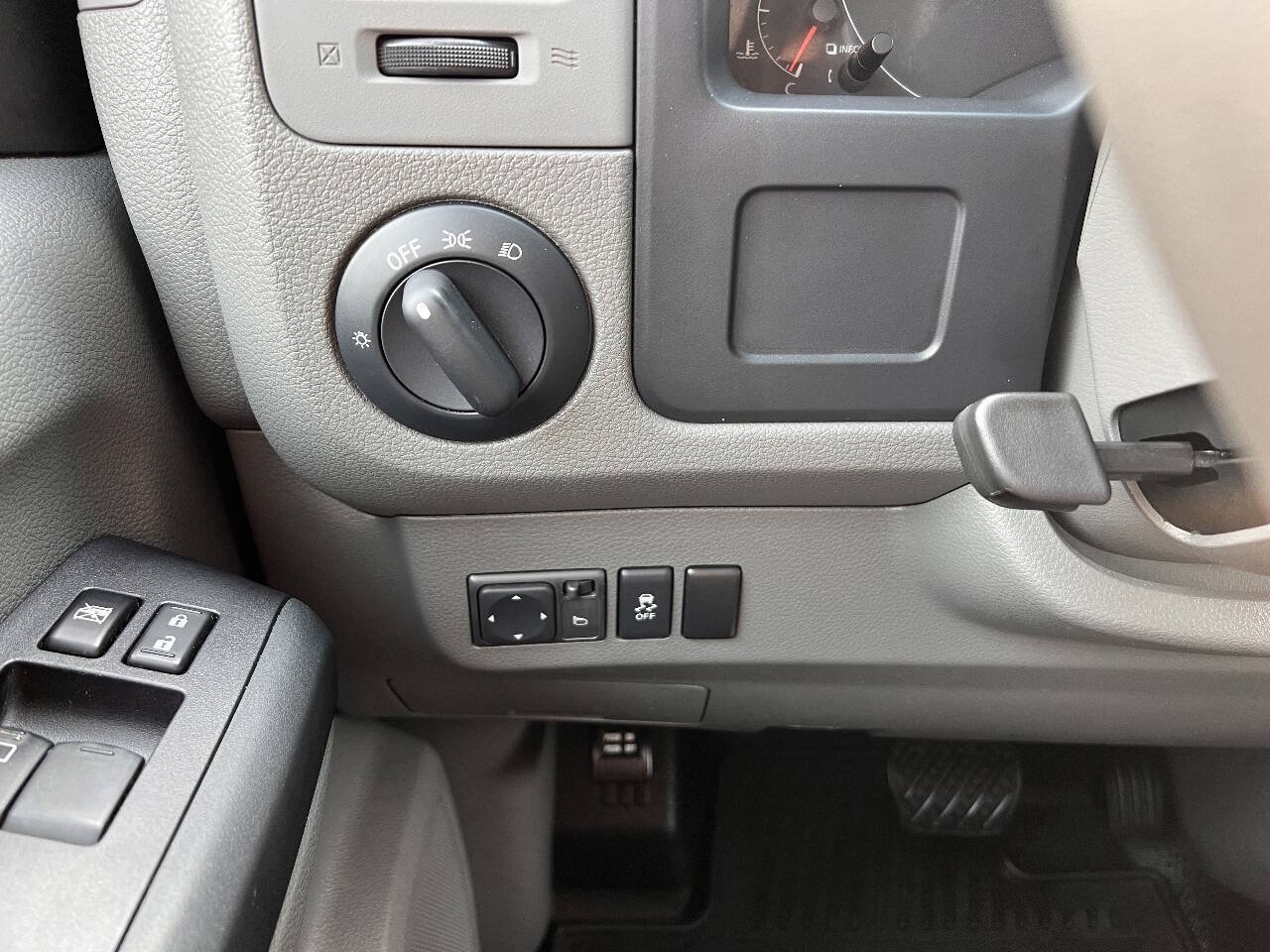 Used 2012 Nissan NV 3500 SV w/ Technology Pkg RWD image 17