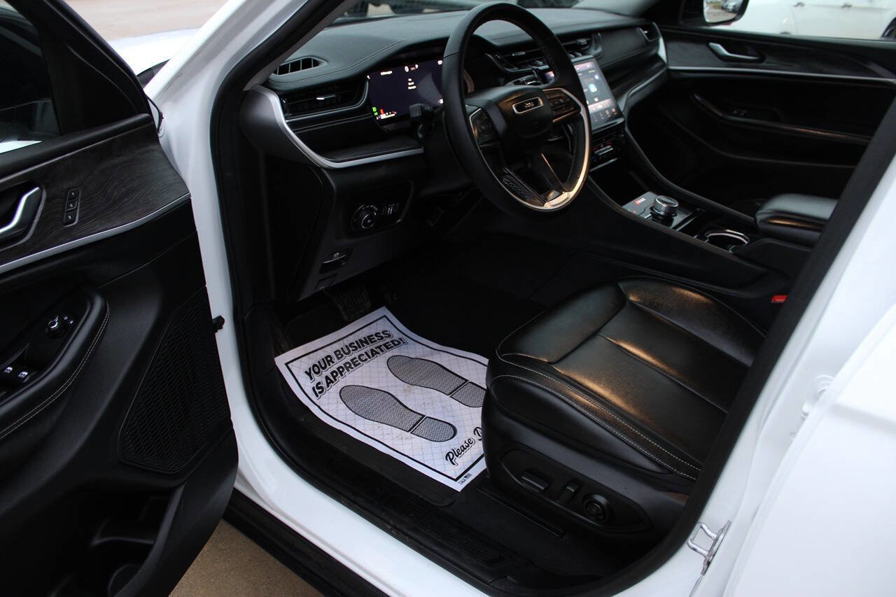 Used 2023 Jeep Grand Cherokee L Limited image 13