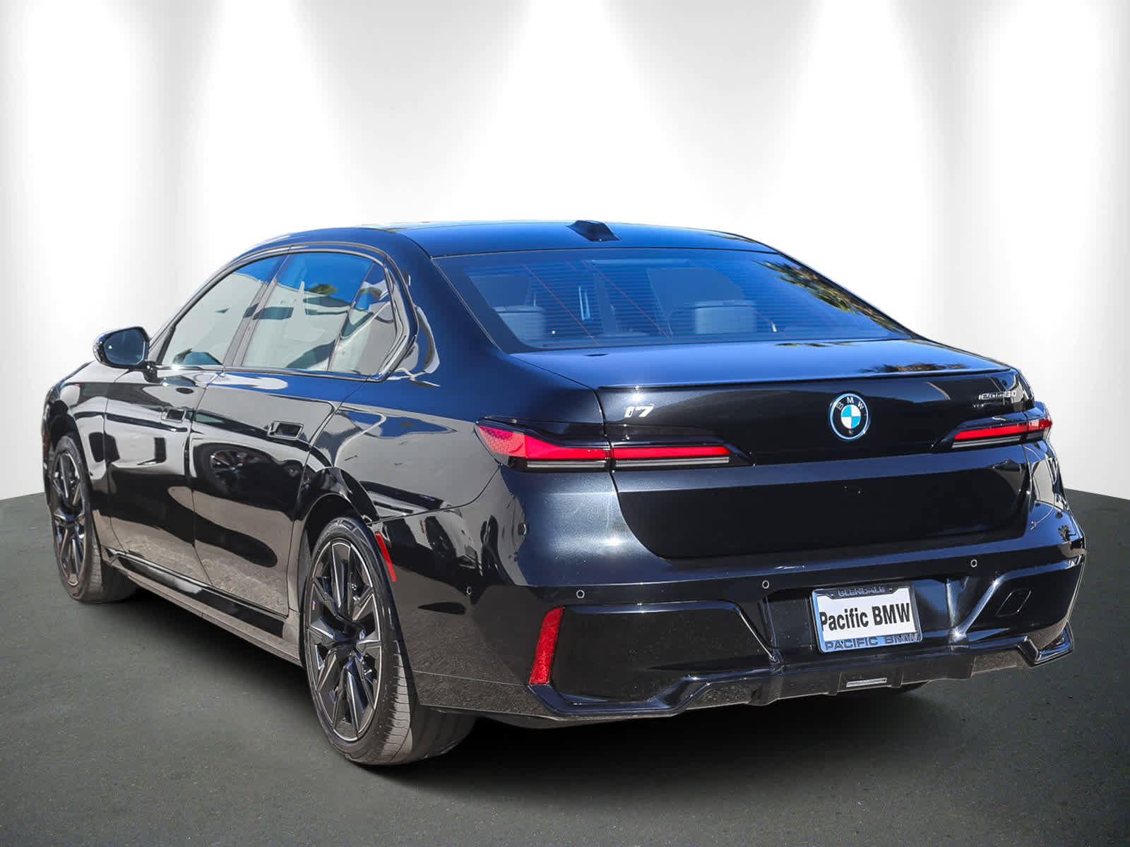Used 2025 BMW i7 eDrive50 w/ M Sport Package image 4
