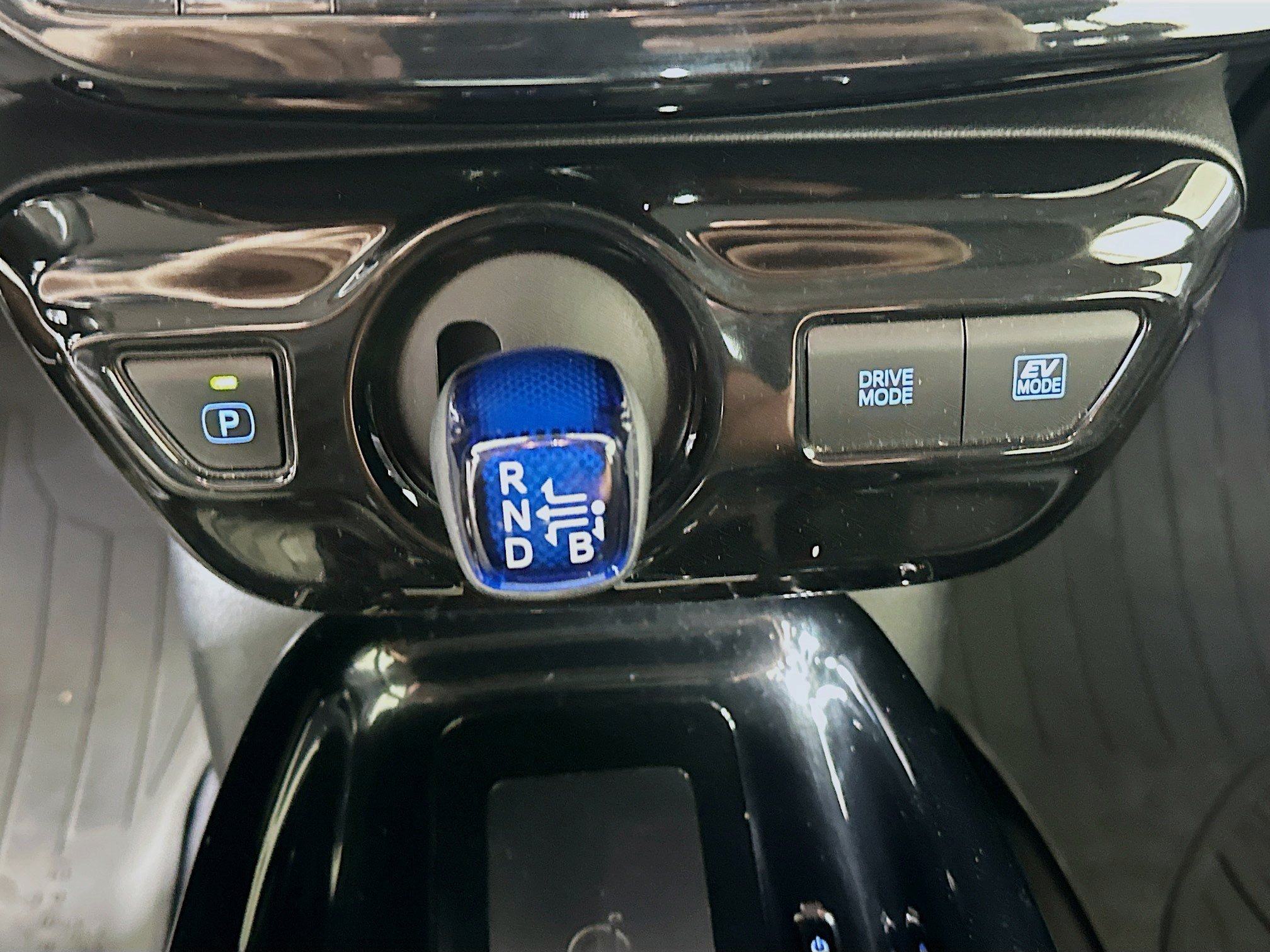 Used 2017 Toyota Prius Three Touring FWD image 25