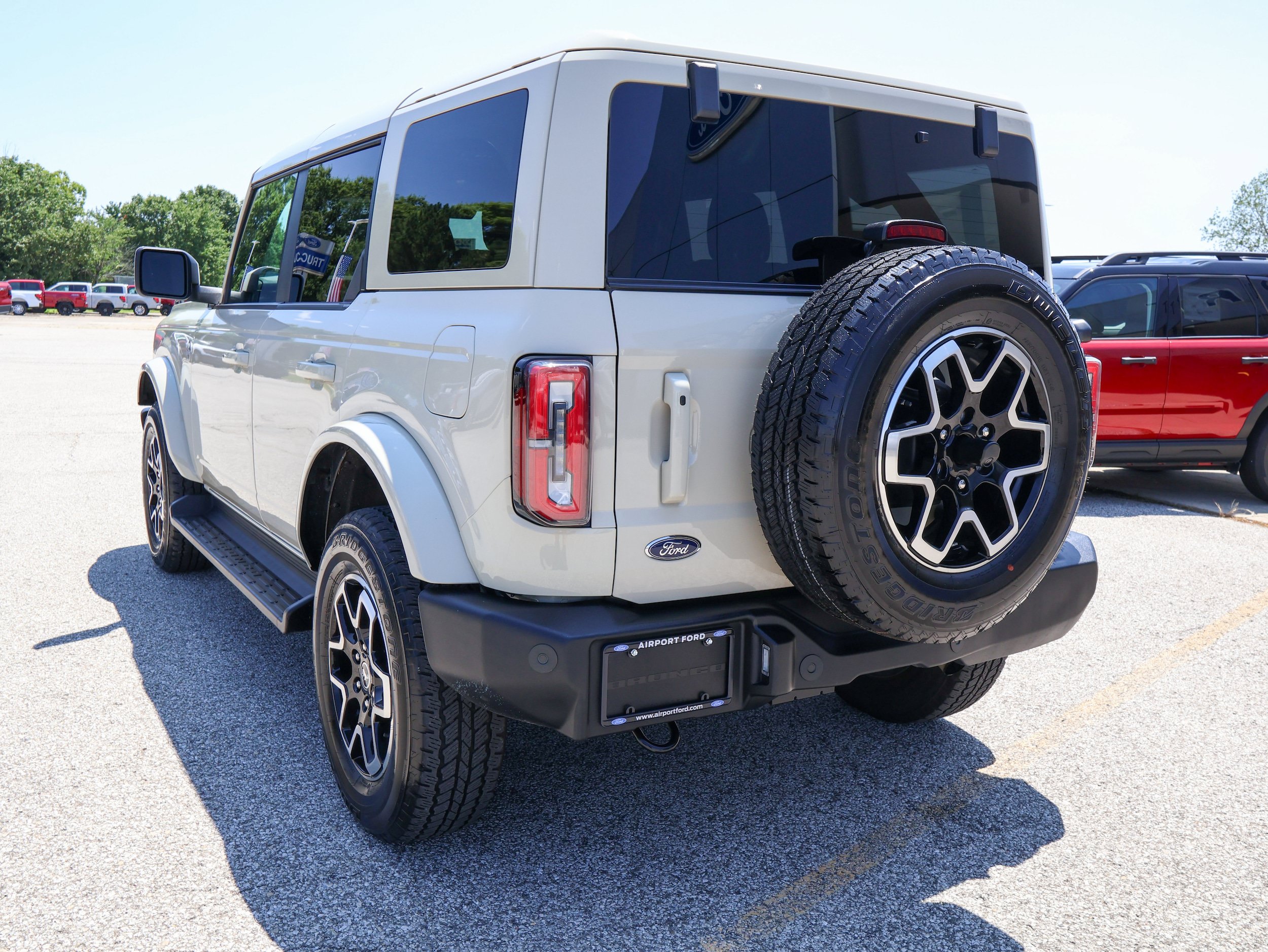 Used 2025 Ford Bronco Outer Banks AWD/4WD image 3