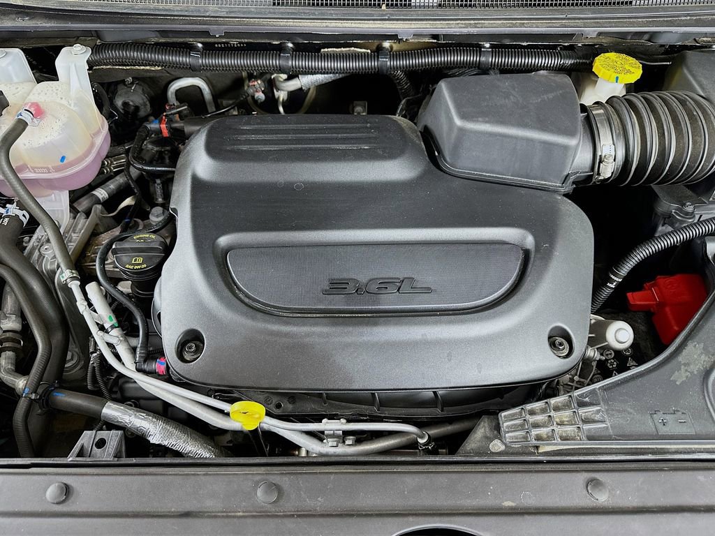 Used 2025 Chrysler Pacifica Limited FWD image 40
