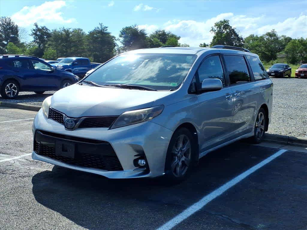 Used 2019 Toyota Sienna SE FWD image 2