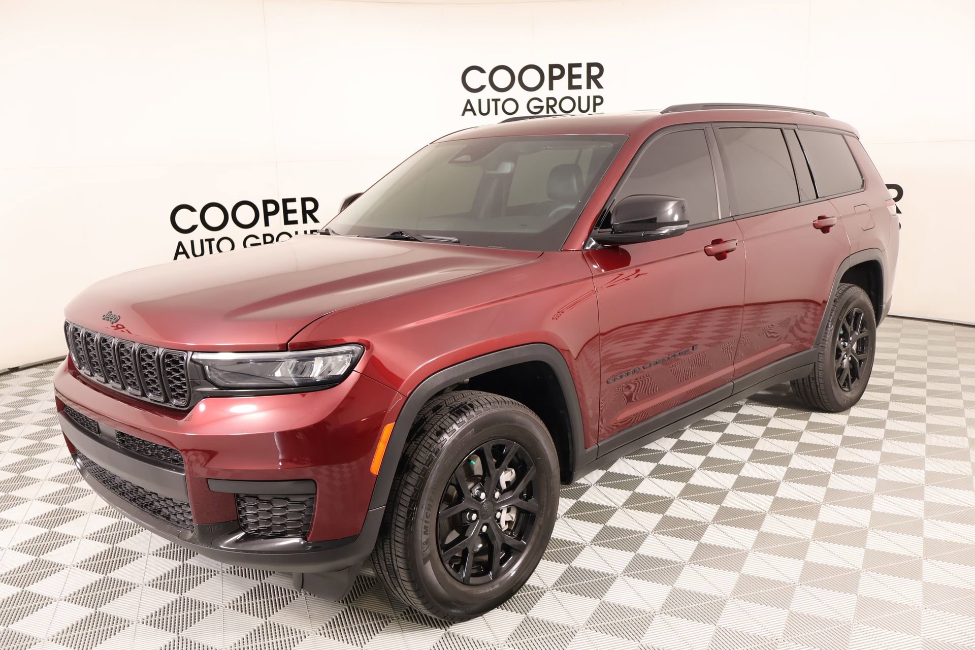 Used 2024 Jeep Grand Cherokee L Altitude AWD/4WD image 10
