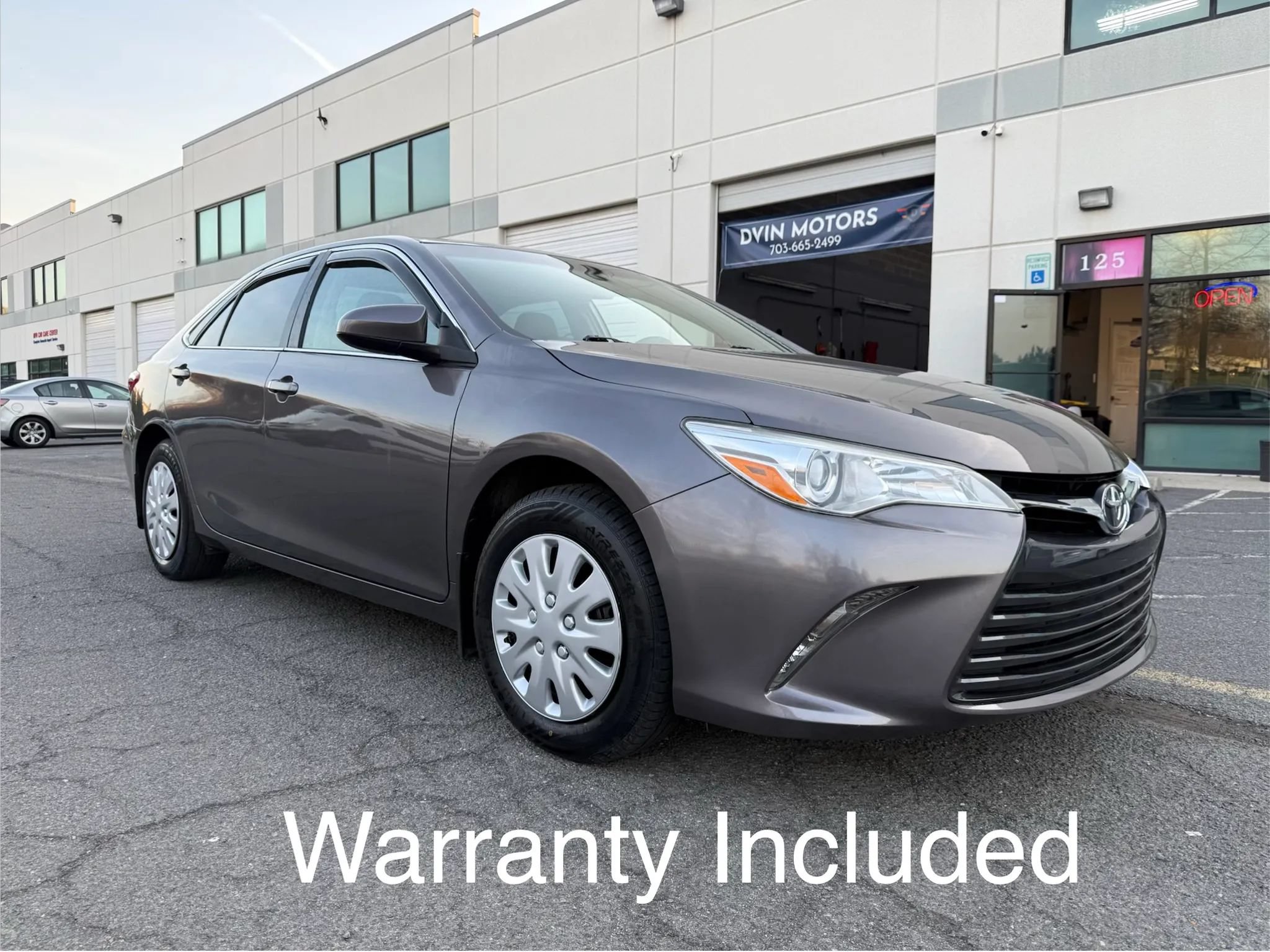 Used 2017 Toyota Camry LE FWD image 1