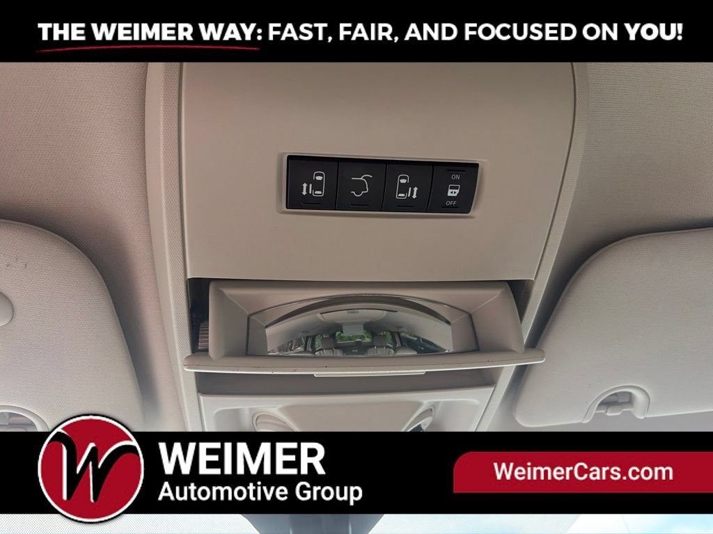 Used 2016 Chrysler Town & Country Touring-L FWD image 14