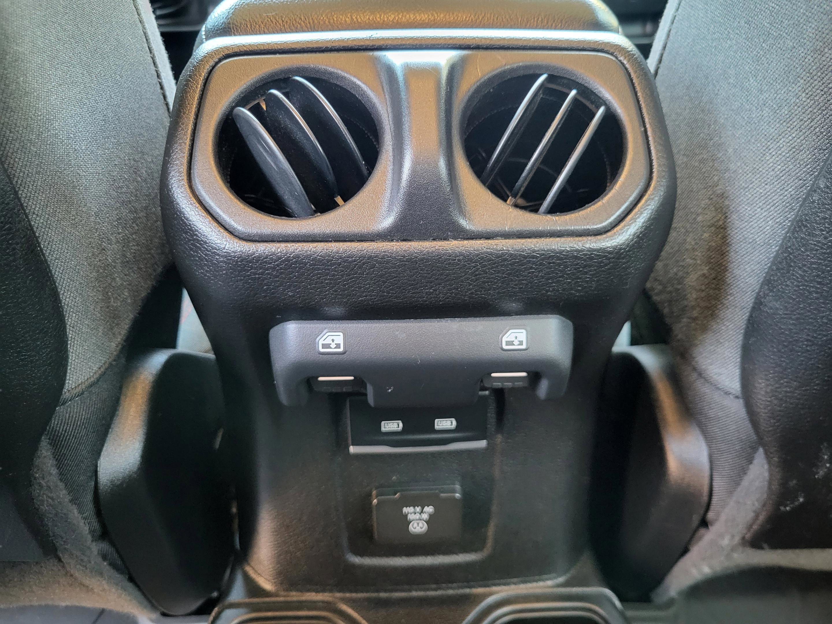 Used 2024 Jeep Wrangler Unlimited Rubicon w/ XTREMEE 35" Tire Package image 16