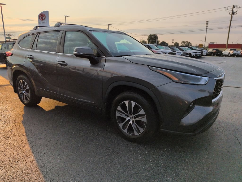 Certified 2023 Toyota Highlander XLE FWD image 7