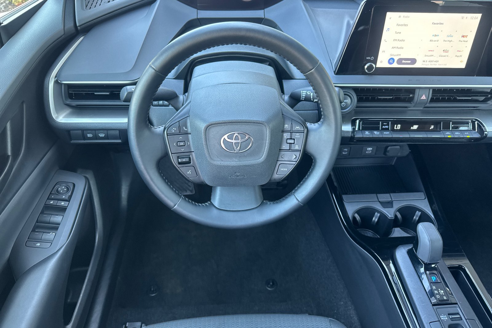 Used 2025 Toyota Prius LE FWD image 12