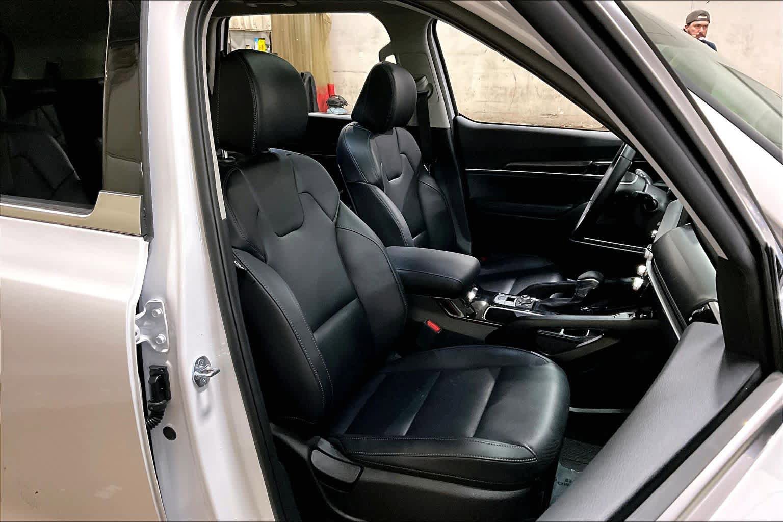 Used 2025 Kia Telluride S AWD/4WD image 9