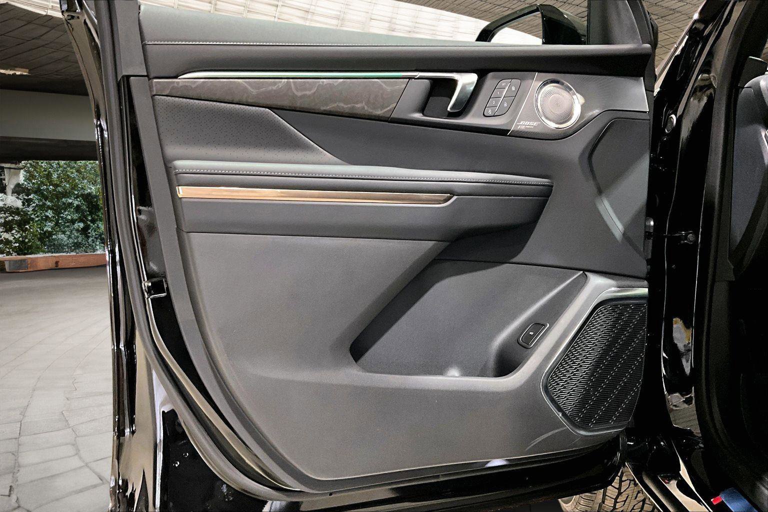 New 2026 Buick Enclave Avenir image 9