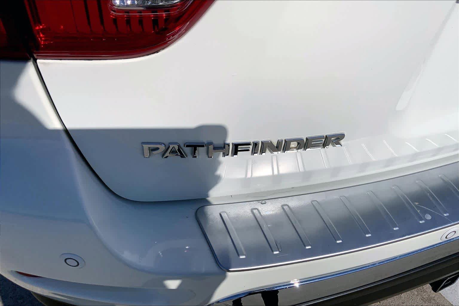 Used 2020 Nissan Pathfinder S FWD image 10