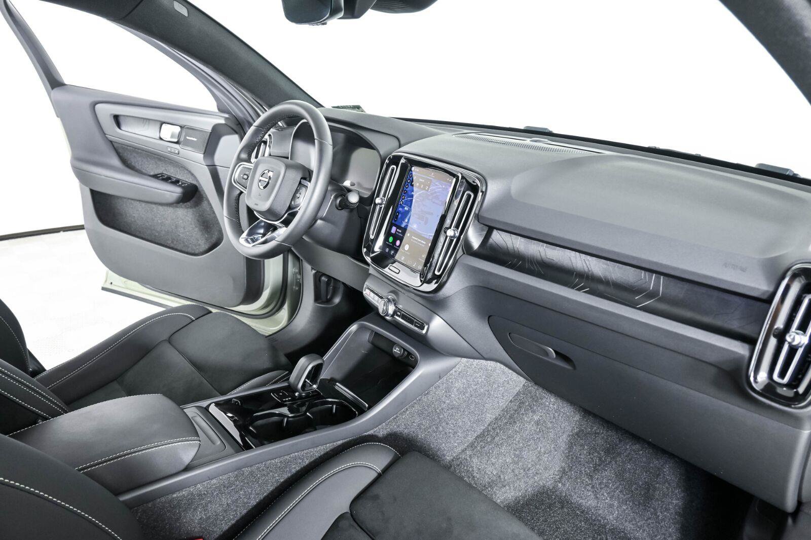 Certified 2023 Volvo C40 P8 Recharge Ultimate w/ Protection Package Premier AWD/4WD image 24