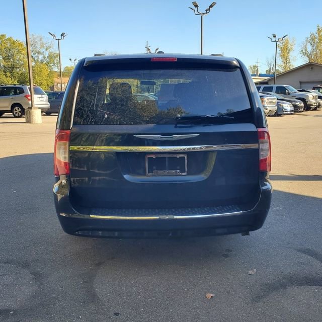 Used 2011 Chrysler Town & Country Touring FWD image 5