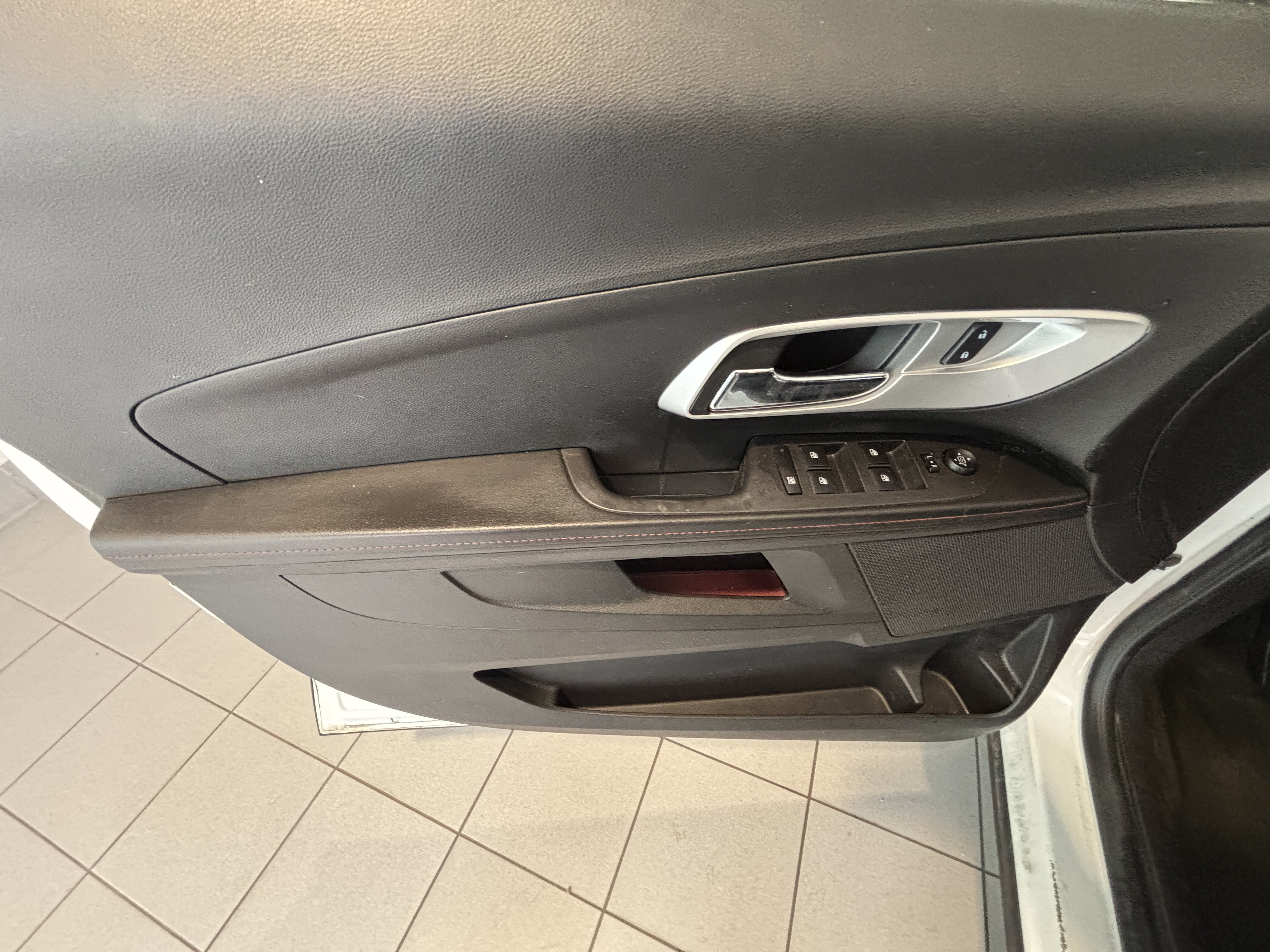 Used 2015 Chevrolet Equinox LT FWD image 10