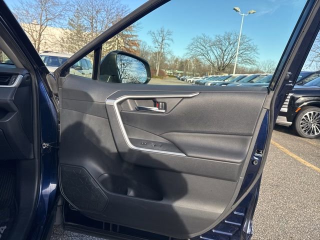 Used 2020 Toyota RAV4 XLE Premium image 35