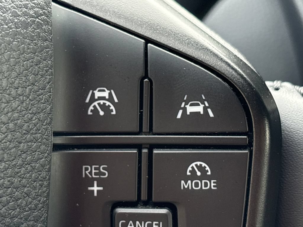 Used 2025 Toyota Prius LE FWD image 6
