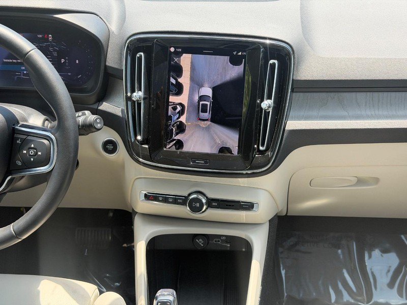 Certified 2026 Volvo XC40 B5 Plus AWD/4WD image 14