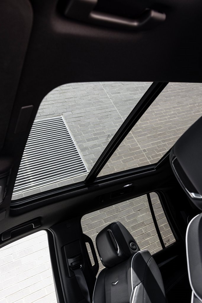 Used 2025 Cadillac Escalade ESV Sport w/ Touring Package image 12