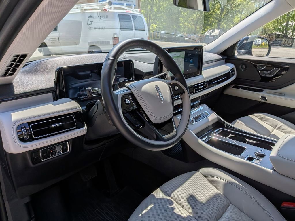 Used 2025 Lincoln Aviator Reserve w/ Illumination Package AWD/4WD image 17