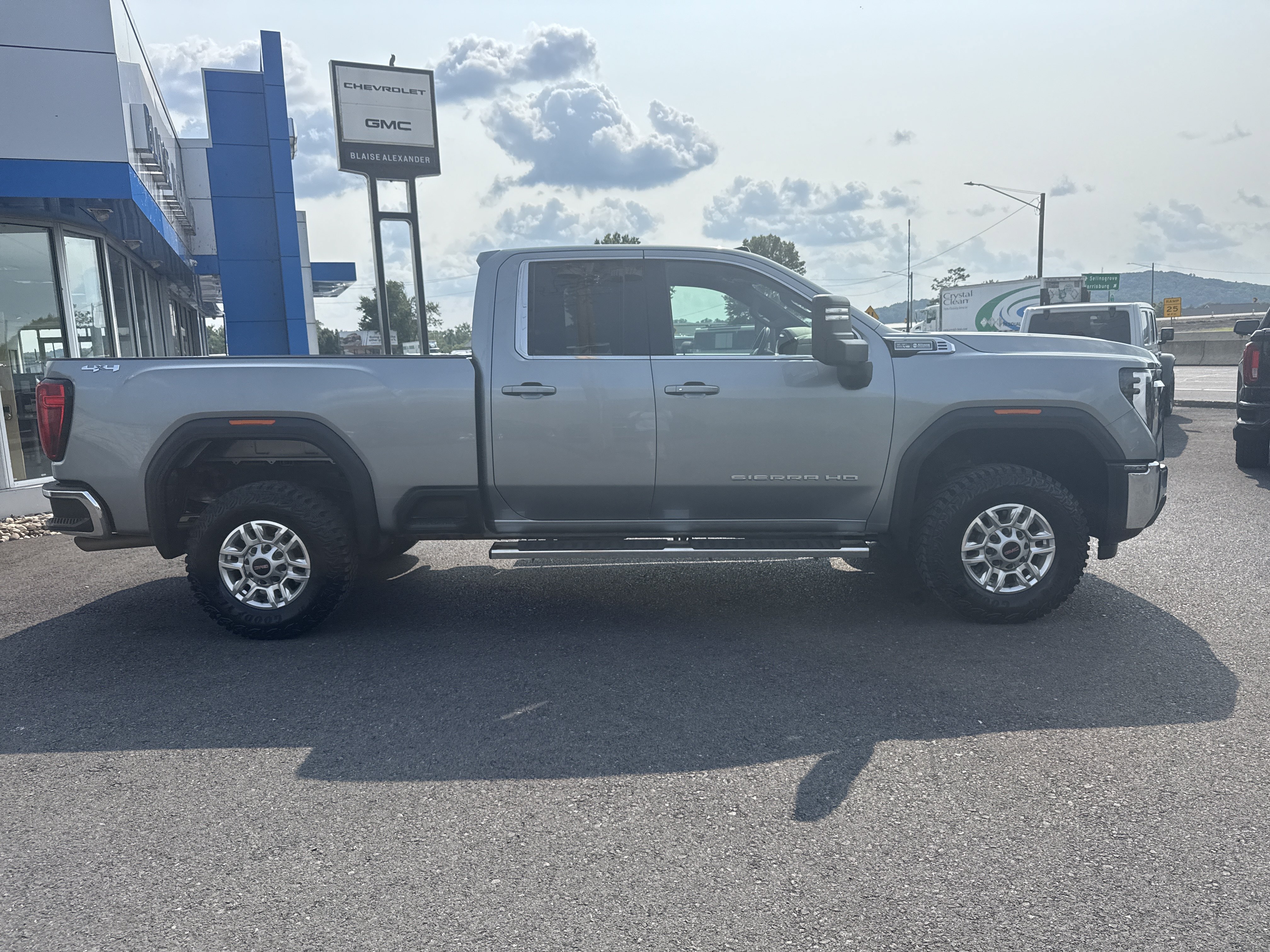 Used 2024 GMC Sierra 2500 SLE w/ SLE Convenience Package AWD/4WD image 2