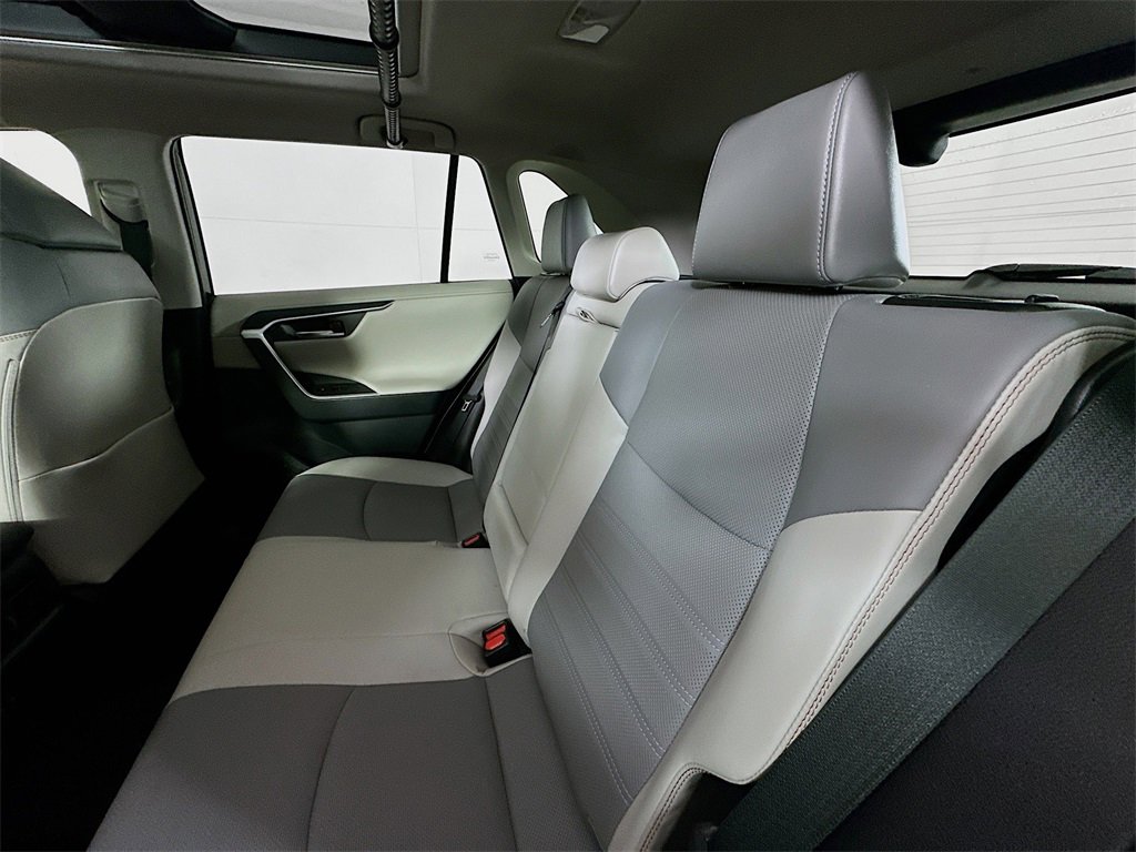 Used 2019 Toyota RAV4 Limited image 25