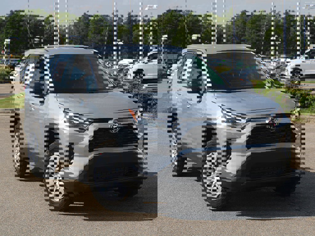 New 2025 Toyota RAV4 LE image 4