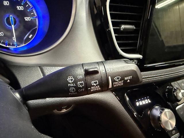 Used 2025 Chrysler Pacifica Limited AWD/4WD image 40