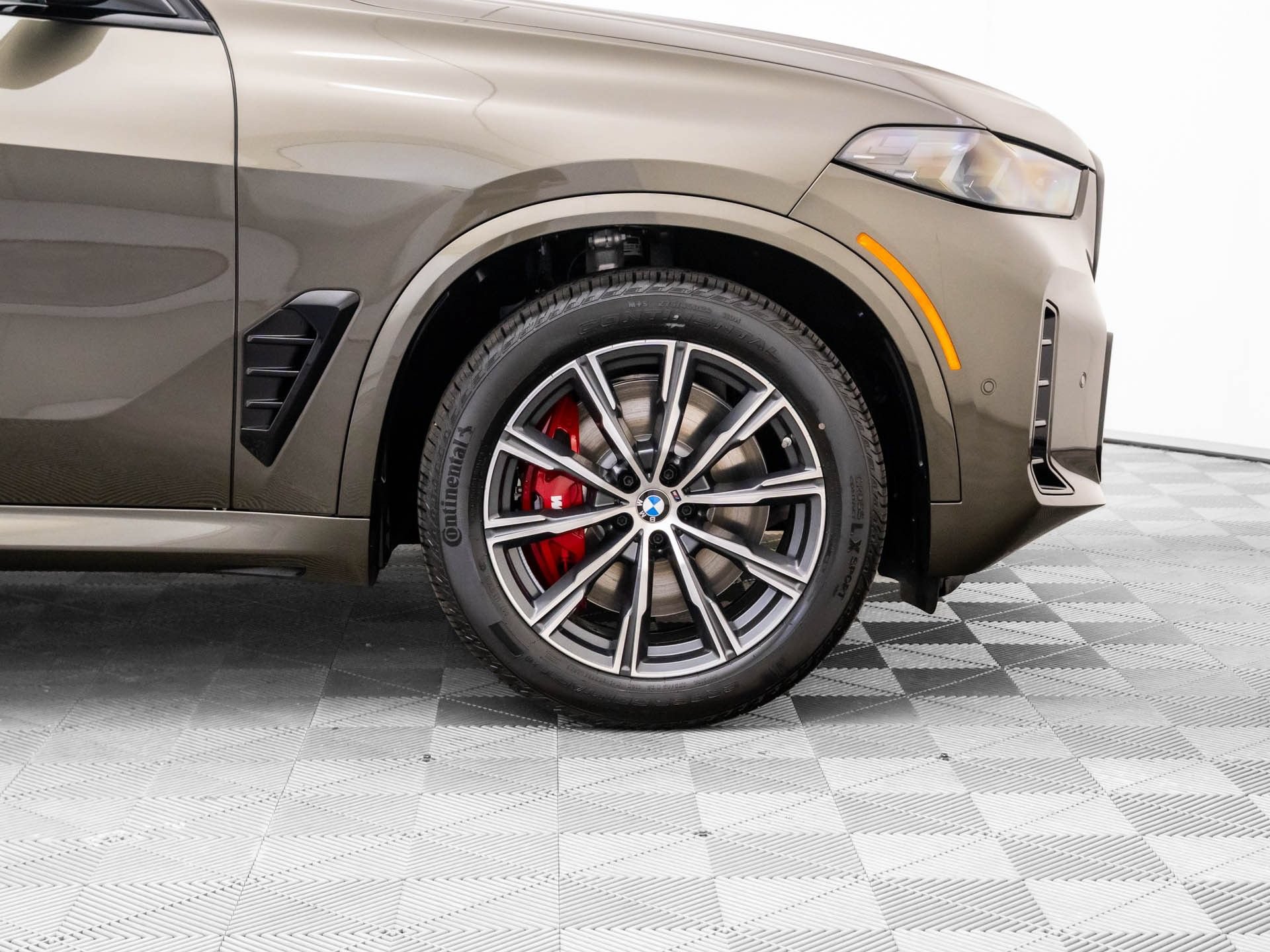 Certified 2026 BMW X5 xDrive50e w/ M Sport Package AWD/4WD image 33