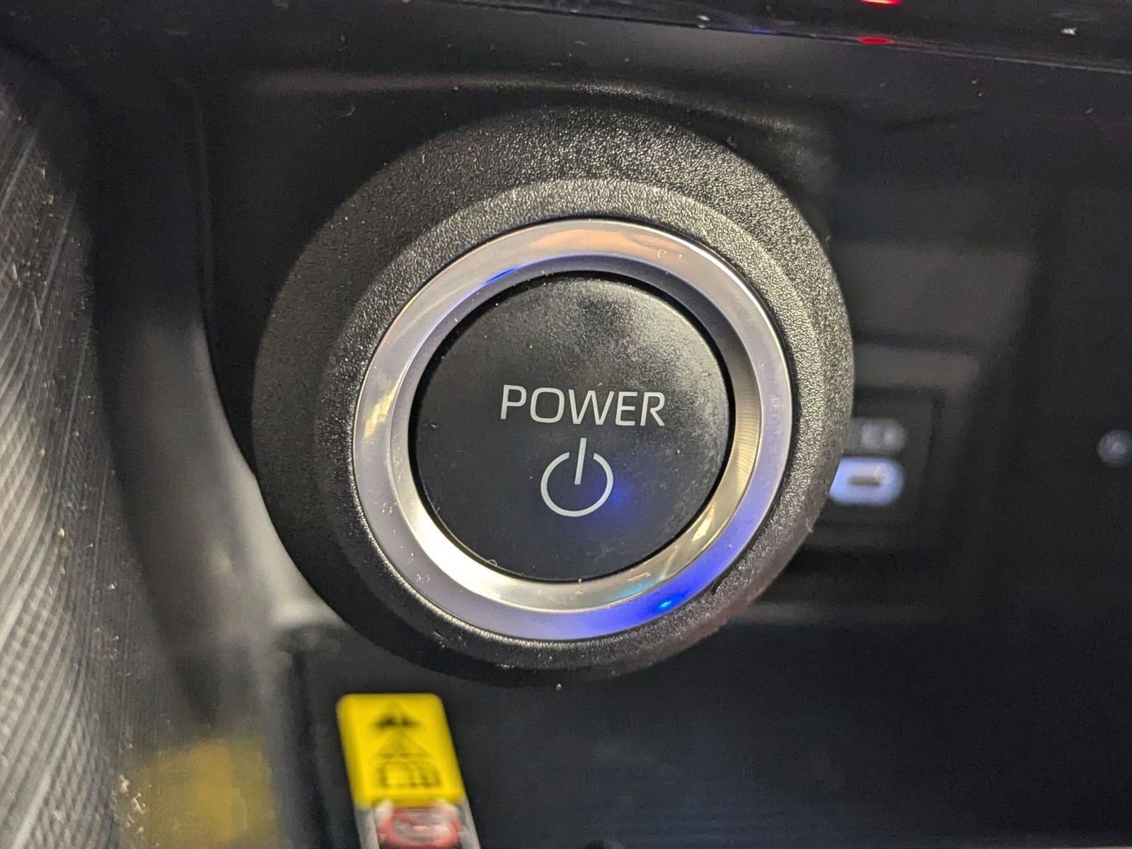 Used 2024 Toyota Venza XLE image 27