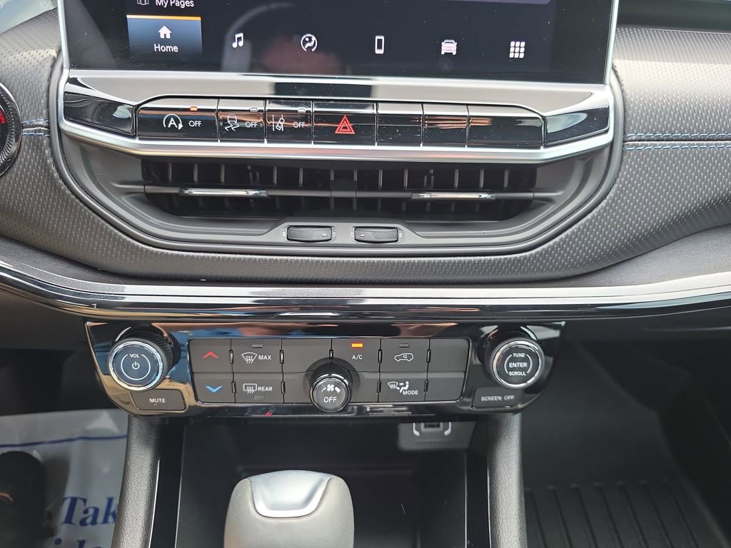 Used 2026 Jeep Compass Latitude image 26