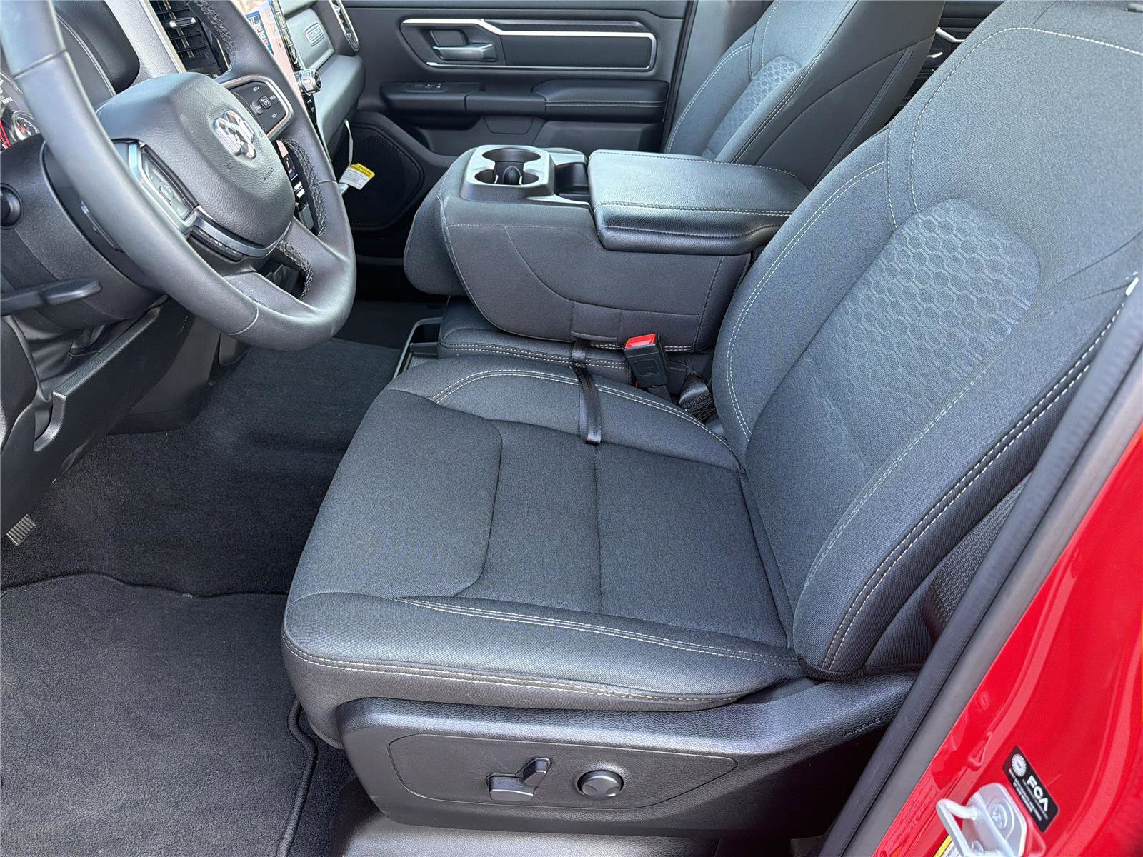 Used 2025 RAM 1500 Big Horn AWD/4WD image 8