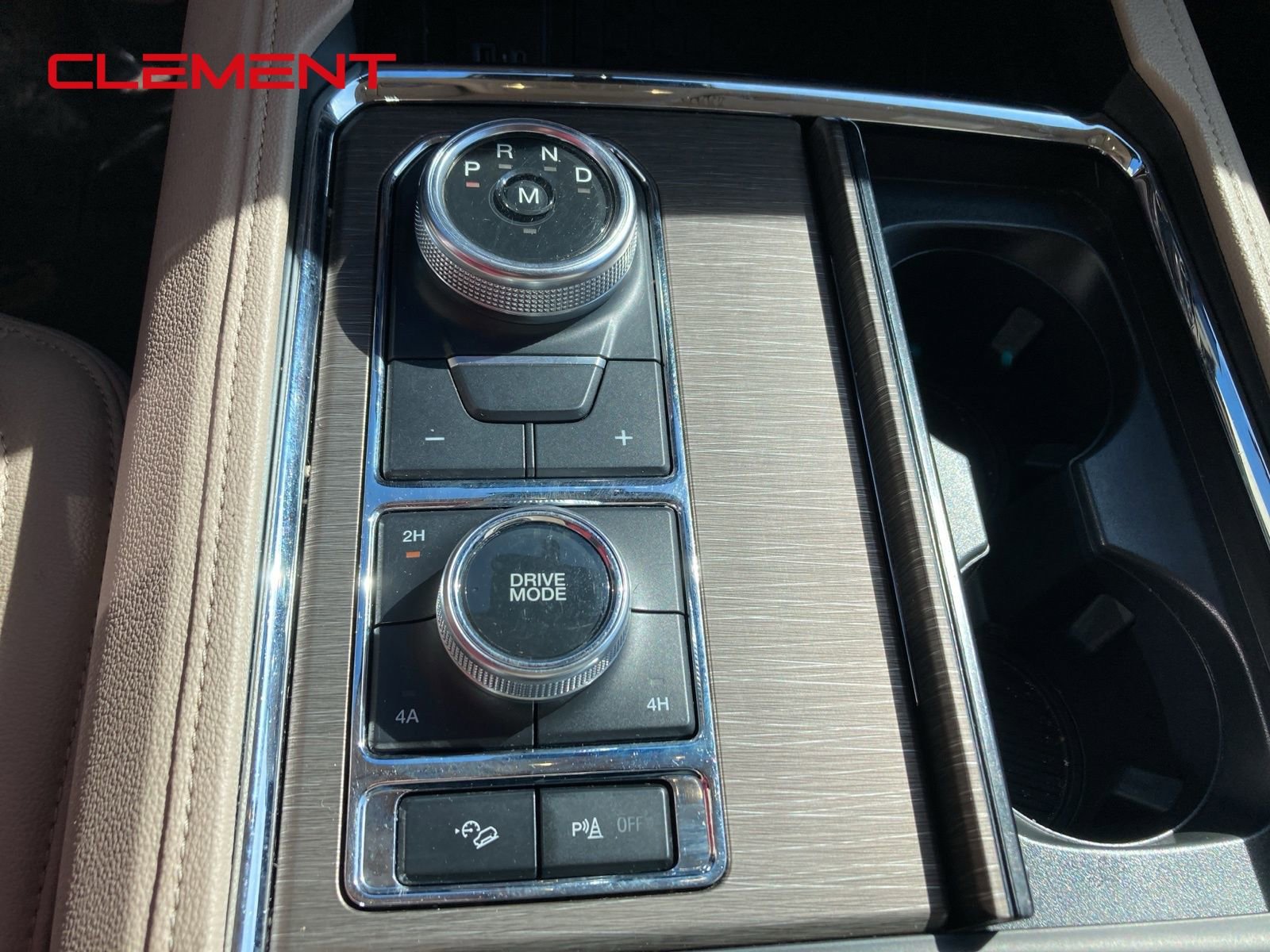 Used 2024 Ford Expedition Limited image 13