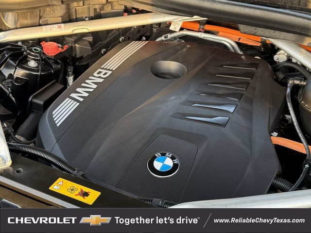 Used 2024 BMW X5 xDrive50e w/ Parking Assistance Package AWD/4WD image 33