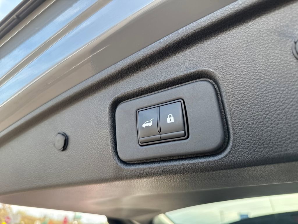 Used 2025 Nissan Pathfinder Platinum w/ Cargo Package image 9