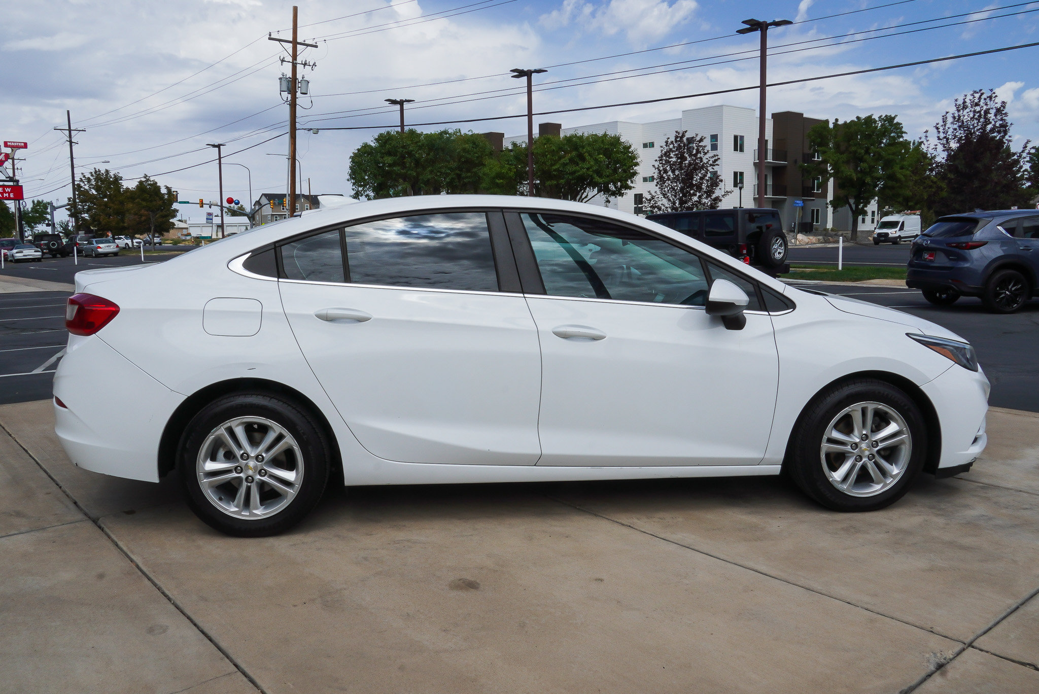 Used 2016 Chevrolet Cruze LT FWD image 9