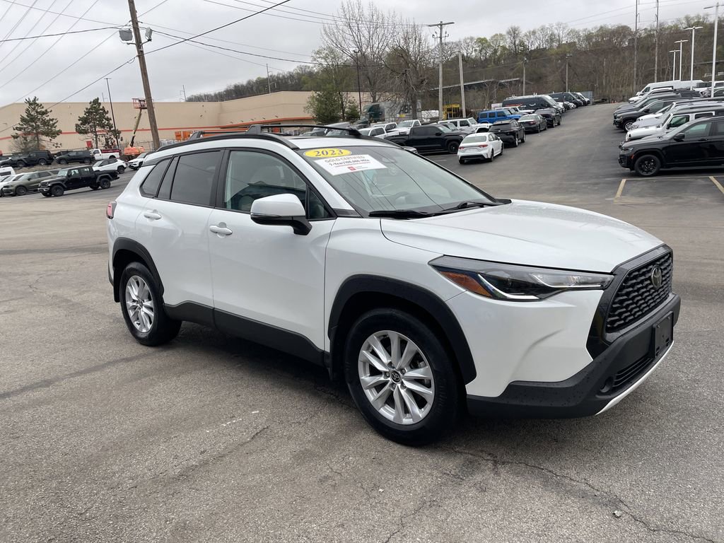 Used 2023 Toyota Corolla Cross LE w/ Moonroof Package AWD/4WD image 6