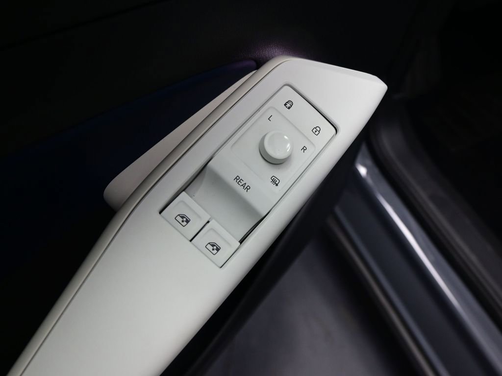 Used 2023 Volkswagen ID.4 Pro S image 10