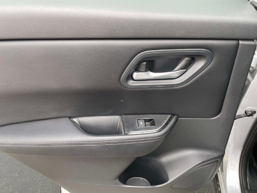 Used 2024 Nissan Rogue SV FWD image 14