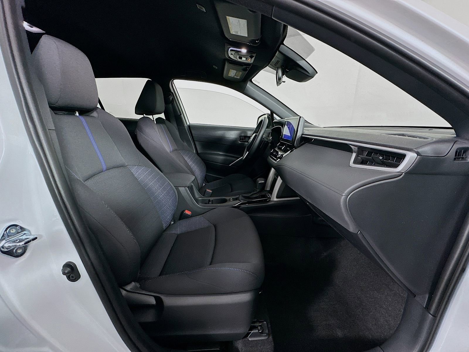 Used 2025 Toyota Corolla Cross AWD Hybrid image 27