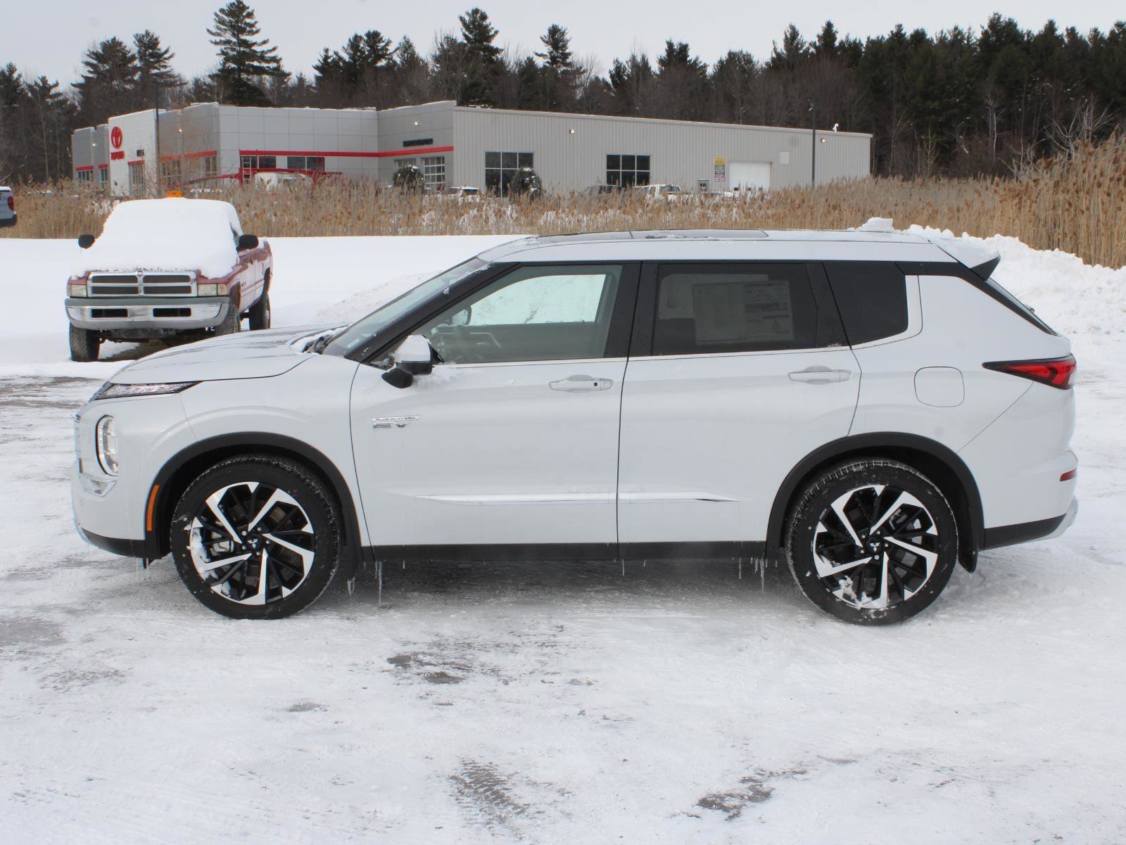 New 2025 Mitsubishi Outlander SE image 5