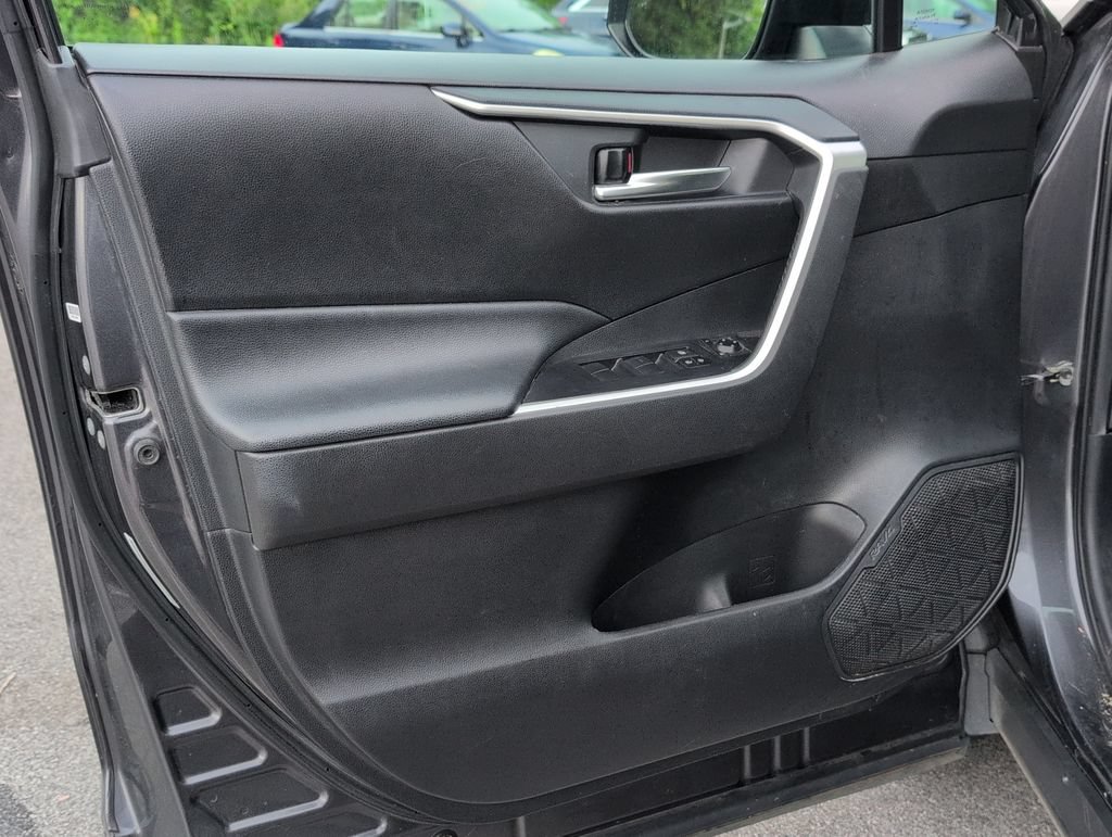 Used 2020 Toyota RAV4 XLE AWD/4WD image 8