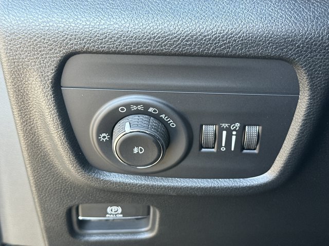 New 2026 Jeep Grand Cherokee Limited w/ Limited Altitude Package AWD/4WD image 24